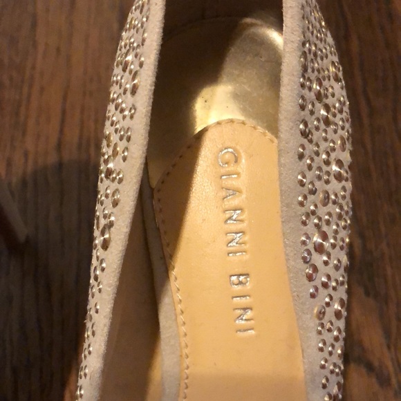 Gianni Bini beige heels - Picture 4 of 4
